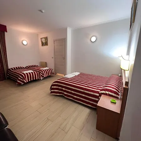 Taverna Dantesca Hotel Turín