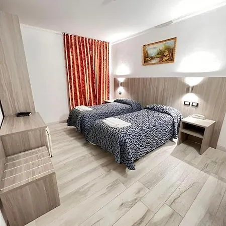 Taverna Dantesca فندق 3*